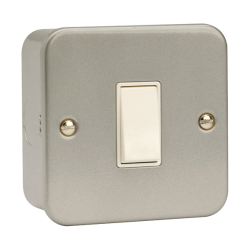 Click CL010 Switch 1G 1W & Box 10A Mclad