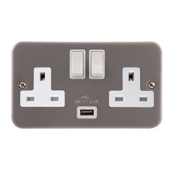 Click CL770 Switched Socket 2G 13A & USB